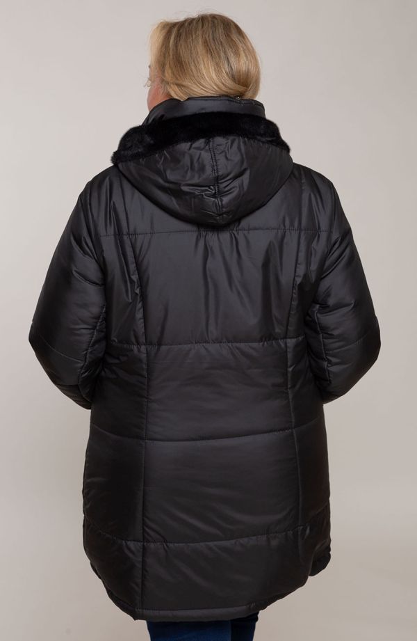 Fekete meleg kabát kapucnival