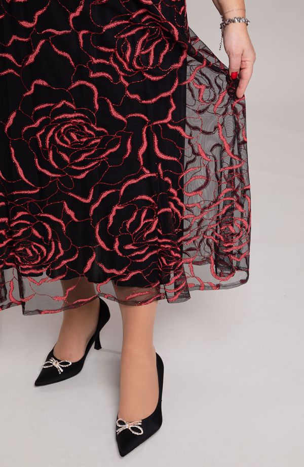 Hosszú csillógó piros rózsás ruha