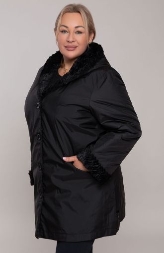 Fekete hosszú kabát, kapucnival és műszőrmével