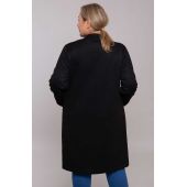 Fekete kabát zsebekkel