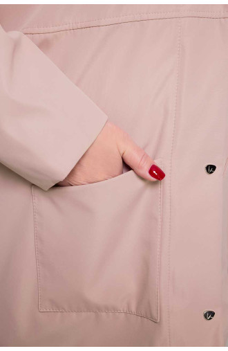 Világos rózsaszín kabát zsebekkel