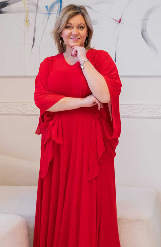 Hosszú, pirosan kiszélesedő maxiruha sifon mantilla és V-kivágással Divatos nagy méretek
