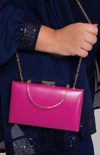 Rózsaszín táska dekoratív csattal