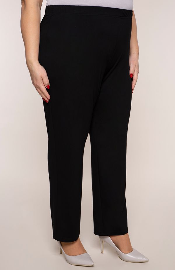 Klasszikus vékony fekete plusz méretű nadrág a molett nők számára