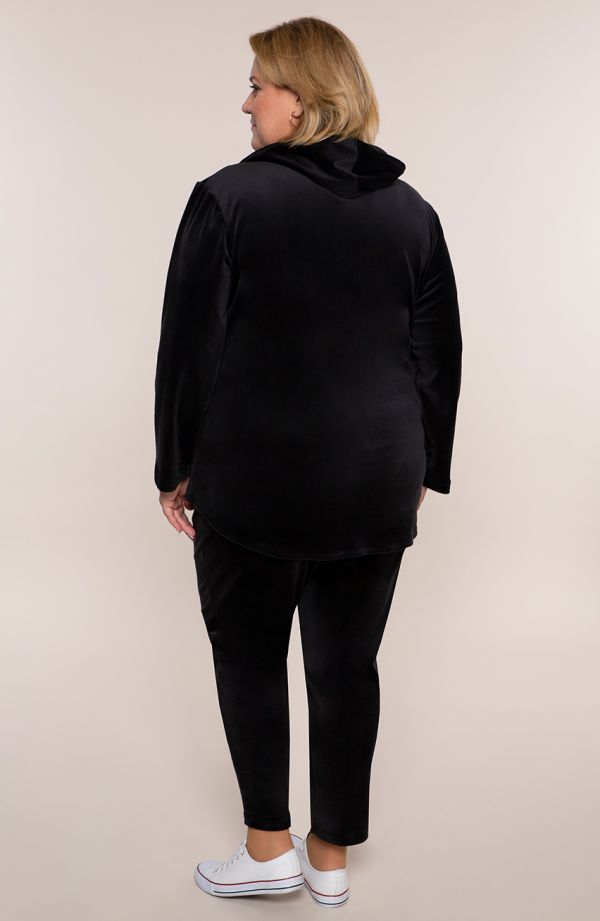 Welurowy dres damski plus size w czarnym kolorze