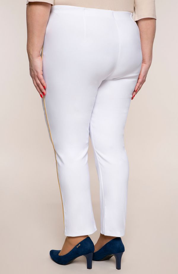 Białe spodnie plus size 7/8 z lampasem